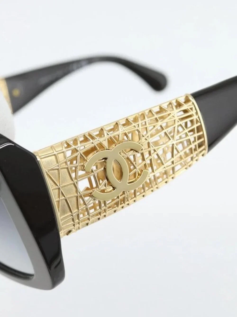 CHANEL brand	chanel color	black